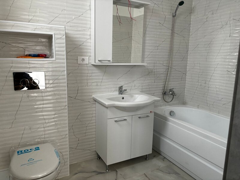 Comuna Berceni- intrare, Complex de case noi, str. Miorita