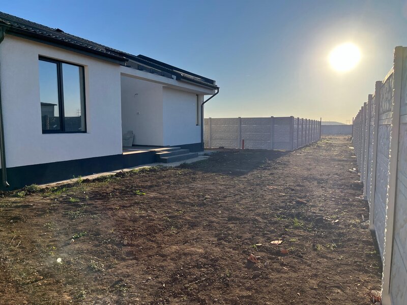 Comuna Berceni- intrare, Complex de case noi, str. Miorita