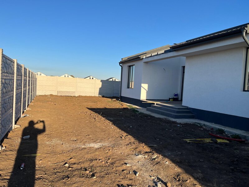 Comuna Berceni- intrare, Complex de case noi, str. Miorita