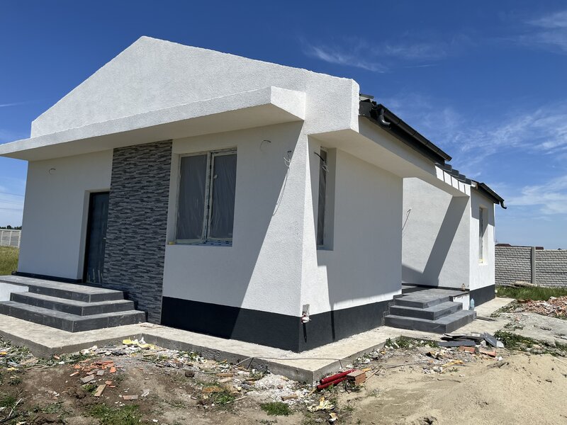 Comuna Berceni- intrare, Complex de case noi, str. Miorita