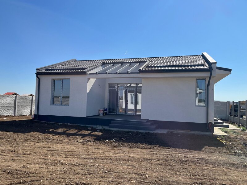 Comuna Berceni- intrare, Complex de case noi, str. Miorita