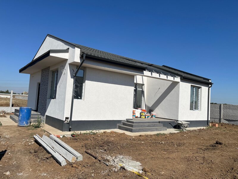 Comuna Berceni- intrare, Complex de case noi, str. Miorita